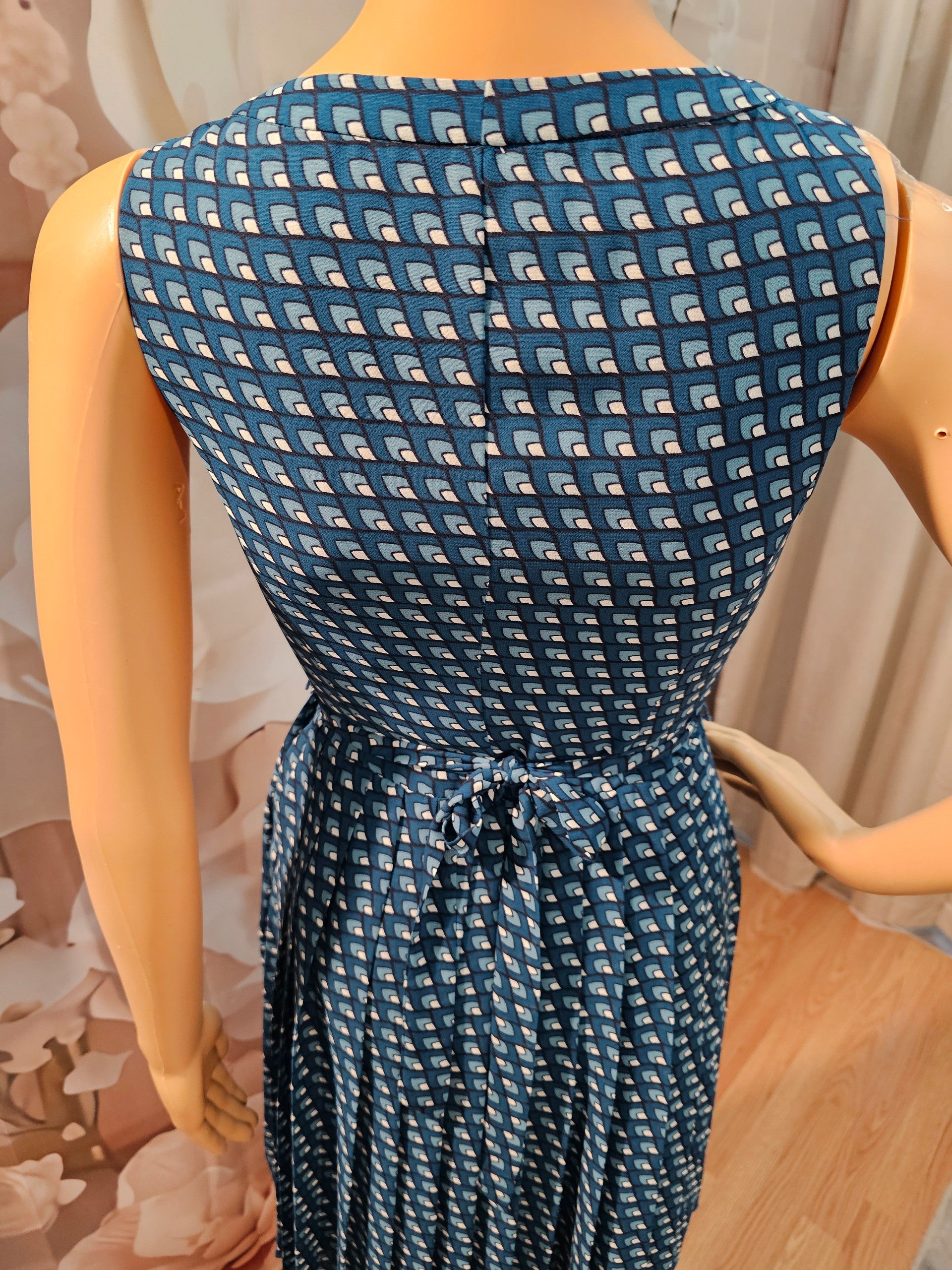 0, Halogen Geometric Pleated Sleeveless Dress